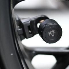 KNMASTER MOTOPLAY 1500 – 6.25” TPMS Sensörlü Kablosuz CarPlay & Android Auto Destekli Motosiklet Multimedya Ekranı