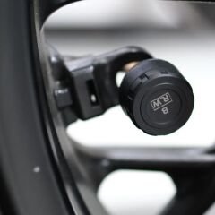 KNMASTER MOTOPLAY 1500 – 6.25” TPMS Sensörlü Kablosuz CarPlay & Android Auto Destekli Motosiklet Multimedya Ekranı