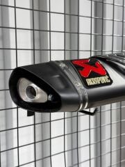 Akrapovic Black Carbon Detail Motosiklet Performans Egzozu